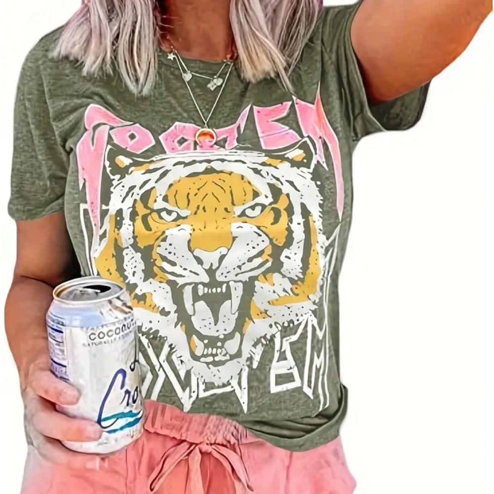 Woman’s green t-shirt.